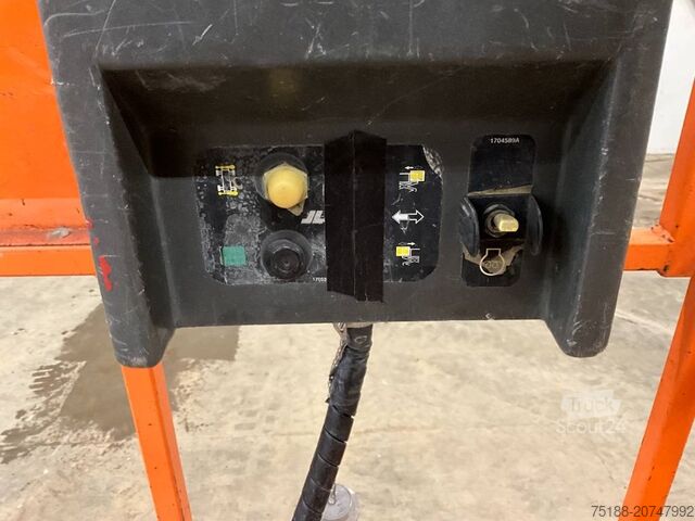 Elevador de tesoura JLG 3394 RT