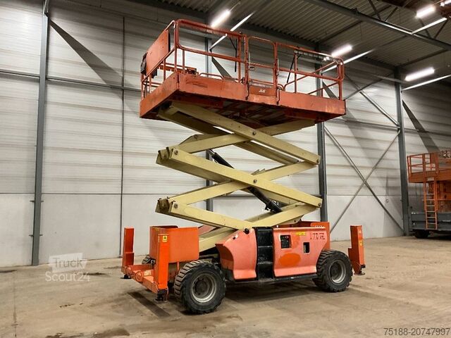 Elevador de tesoura JLG 3394 RT