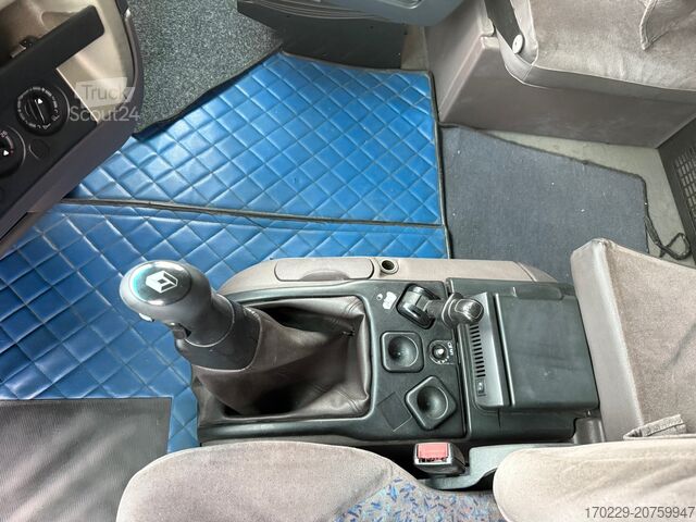 Düz kasalı ve brandalı kamyon renault Magnum 500