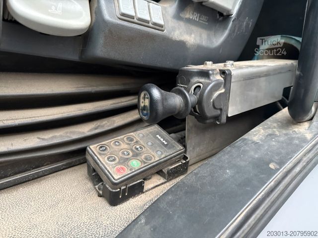 Cap tractor standard MAN TGS 26.440 Zugmaschine + Atlas Kran 5 Ausschube