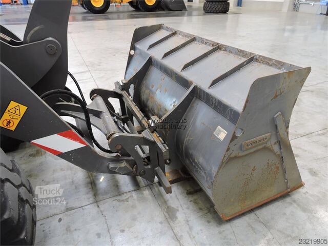 Volvo L35G + raklapvilla Volvo L35G + Fork
