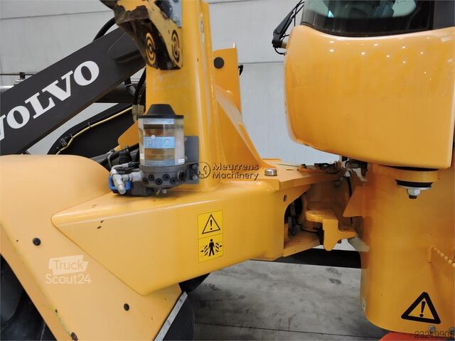 Volvo L35G + raklapvilla Volvo L35G + Fork