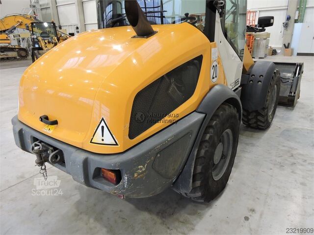 Liebherr L508 + raklapvillával Liebherr L508 + FORK