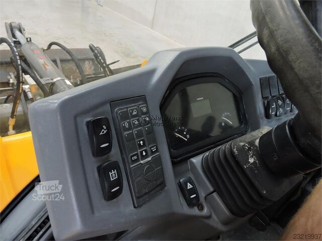 Volvo L30G + вилици Volvo L30G + Fork