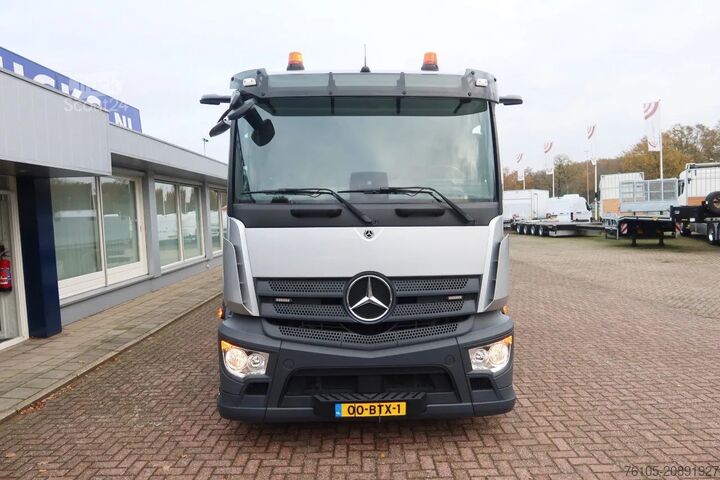 MTS standard Mercedes-Benz Actros 2133 L Trekker + Hiab Kraan met City Tra...
