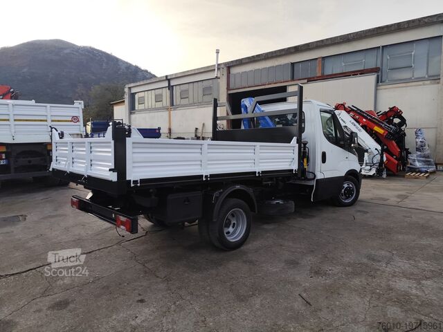 Mikroautobusas su ant sunkvežimio sumontuotu kranu Iveco Daily 35-150