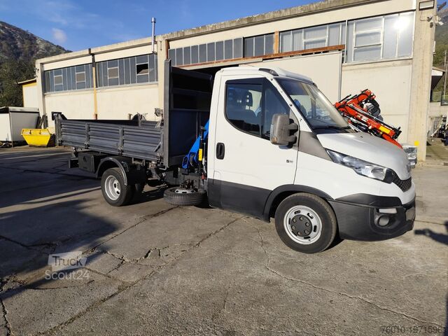 Mikroautobusas su ant sunkvežimio sumontuotu kranu Iveco Daily 35-150