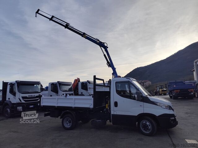 Mikroautobusas su ant sunkvežimio sumontuotu kranu Iveco Daily 35-150