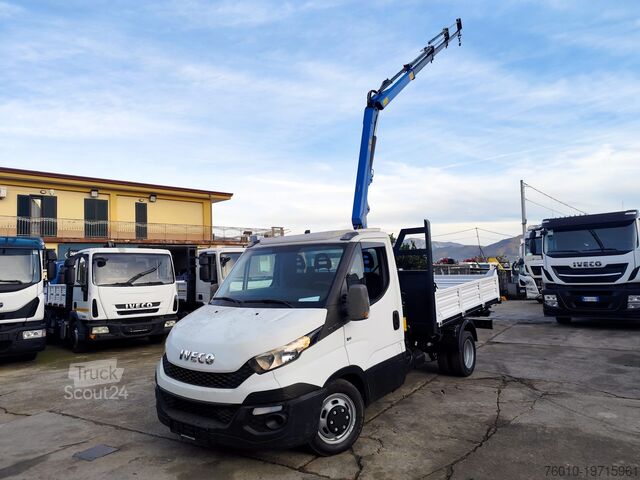 Mikroautobusas su ant sunkvežimio sumontuotu kranu Iveco Daily 35-150