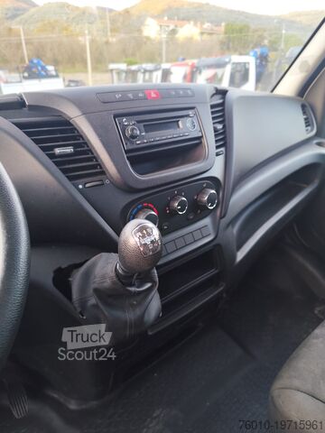 Mikroautobusas su ant sunkvežimio sumontuotu kranu Iveco Daily 35-150