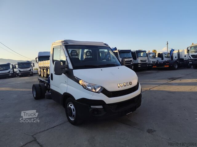 Mikroautobusas su ant sunkvežimio sumontuotu kranu Iveco Daily 35-150