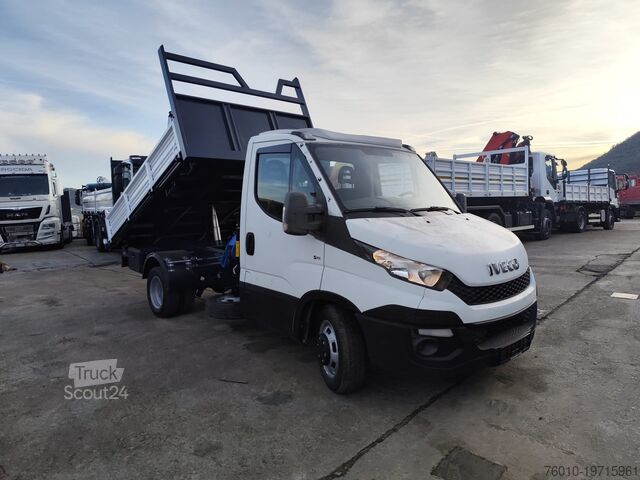 Mikroautobusas su ant sunkvežimio sumontuotu kranu Iveco Daily 35-150