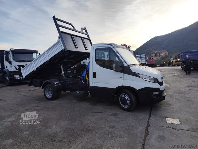 Mikroautobusas su ant sunkvežimio sumontuotu kranu Iveco Daily 35-150