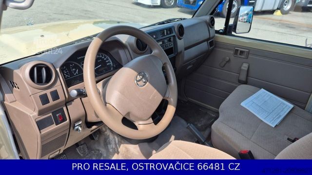 Plataforma de trabalho montada em camião TOYOTA LAND CRUISER 79 + HUBARBEITSBÜHNE SOCAGE