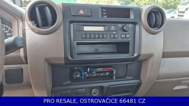 Plataforma de trabalho montada em camião TOYOTA LAND CRUISER 79 + HUBARBEITSBÜHNE SOCAGE