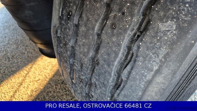 Відкритий напівпричіп з тентом KRONE SD PROFI LINER + LIFTACHSE