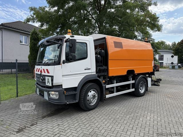 Road sweeper MERCEDES-BENZ Atego 1323 Faun Viajet 6 HD Heckabsaugung