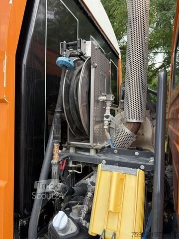 Road sweeper MERCEDES-BENZ Atego 1323 Faun Viajet 6 HD Heckabsaugung