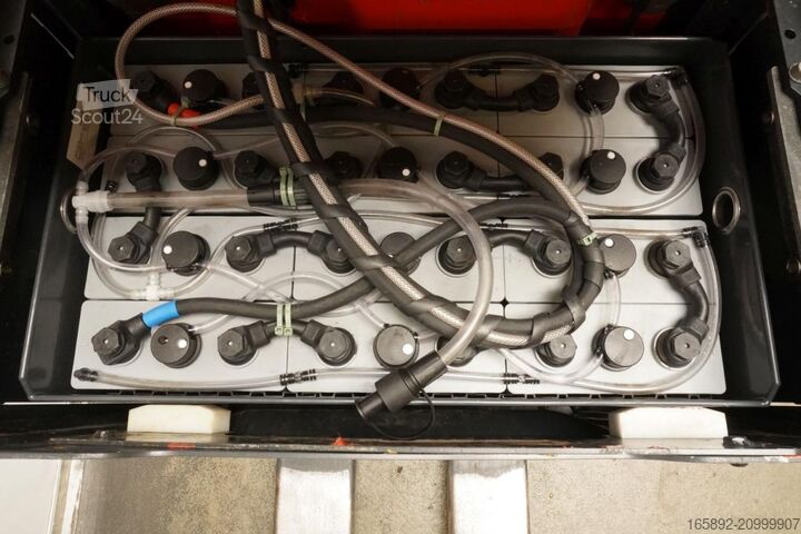 Elektrische meelooppallettruck met sta-platform Linde T 20 SF 1154