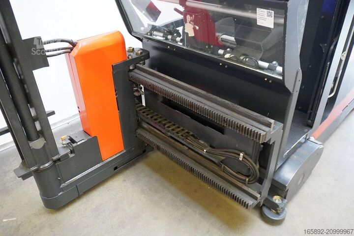 Préparateur de commandes à grande hauteur Linde K-Schwenkschubgabel 011