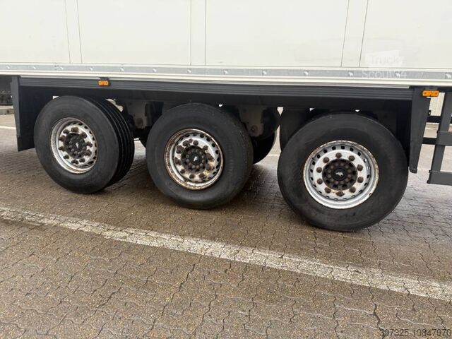 Kølet/frosset transport Schmitz Cargobull 3 aks køletrailer