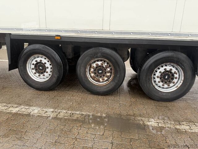 Kølet/frosset transport Schmitz Cargobull 3 aks køletrailer