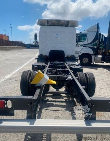 Box truck Renault TRUCKS - D 240 CV