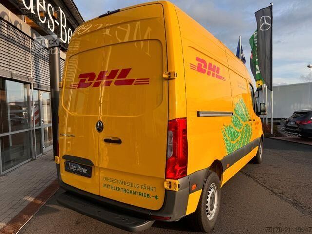 Hochdachkombi Mercedes-Benz eSprinter 312 DHL Regal KEP-Ausbau