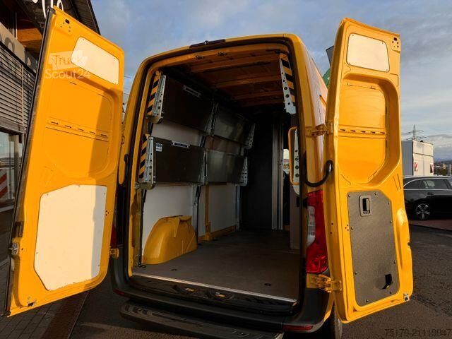Hochdachkombi Mercedes-Benz eSprinter 312 DHL Regal KEP-Ausbau