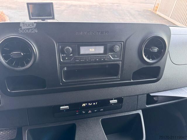 Hochdachkombi Mercedes-Benz eSprinter 312 DHL Regal KEP-Ausbau