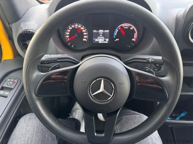 Hochdachkombi Mercedes-Benz eSprinter 312 DHL Regal KEP-Ausbau