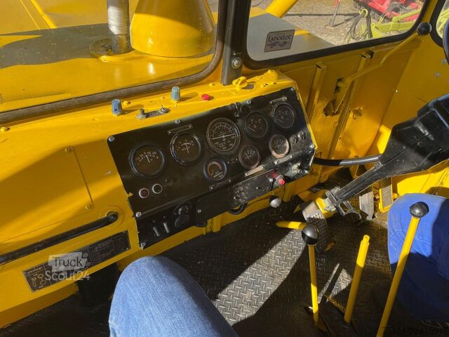 Traktor Kirovets K700A V8