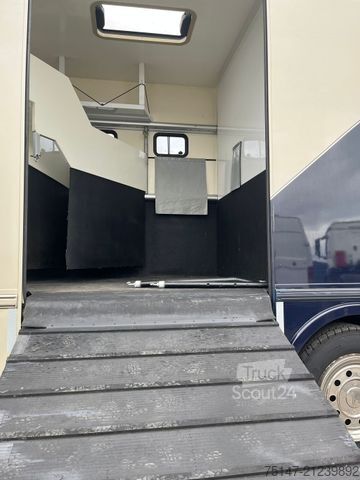 Cattle truck MERCEDES-BENZ 2541 L 6x2 Actros 4 Pferde 2 Wohnungen Popout JL
