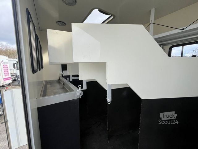 Cattle truck MERCEDES-BENZ 2541 L 6x2 Actros 4 Pferde 2 Wohnungen Popout JL