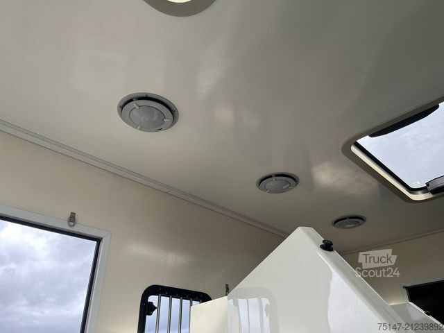 Cattle truck MERCEDES-BENZ 2541 L 6x2 Actros 4 Pferde 2 Wohnungen Popout JL