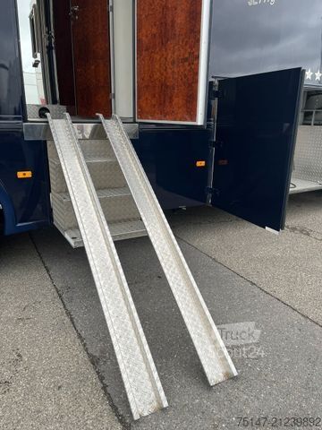 Cattle truck MERCEDES-BENZ 2541 L 6x2 Actros 4 Pferde 2 Wohnungen Popout JL