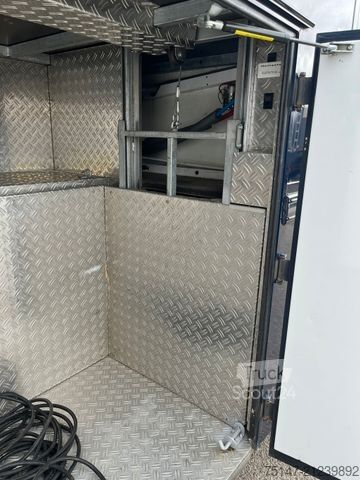 Cattle truck MERCEDES-BENZ 2541 L 6x2 Actros 4 Pferde 2 Wohnungen Popout JL