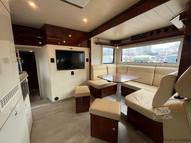 Cattle truck MERCEDES-BENZ 2541 L 6x2 Actros 4 Pferde 2 Wohnungen Popout JL