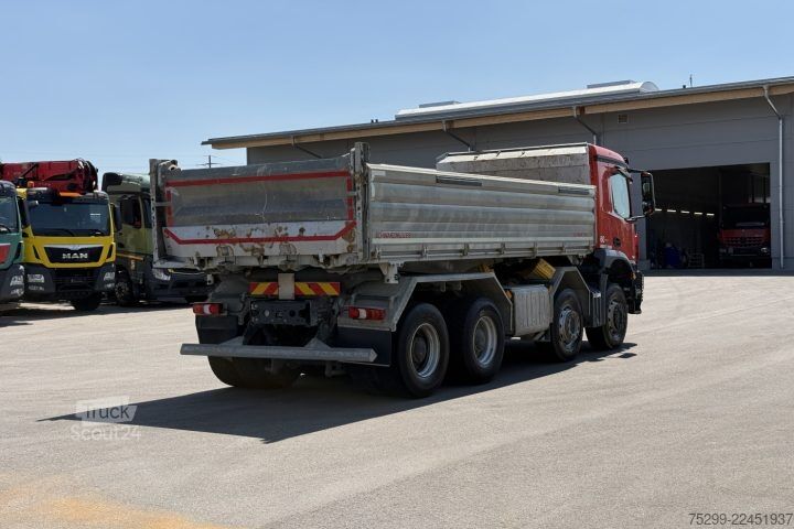 Camion-benne tricar Mercedes-Benz Arocs 3243 8x4 Schwarzmüller / Swiss-Vehicle