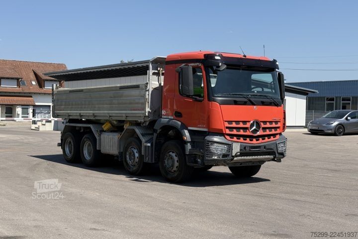 Camion-benne tricar Mercedes-Benz Arocs 3243 8x4 Schwarzmüller / Swiss-Vehicle