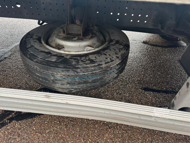 Furgoneta caja FUSO Canter 7C18 Koffer mit Ladebordwand *Klima*