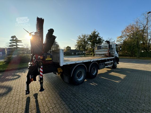 رافعة مثبتة على شاحنة IVECO Trakker AD 260 Fassi F135a