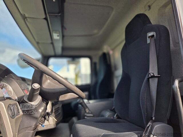 Fourgon avec hayon élévateur MAN TGM 26.340