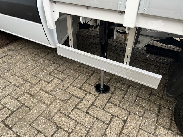Camión plataforma con grúa Mercedes-Benz Sprinter 513 CDI 366 Hiab Laadkraan 018T Trekha...