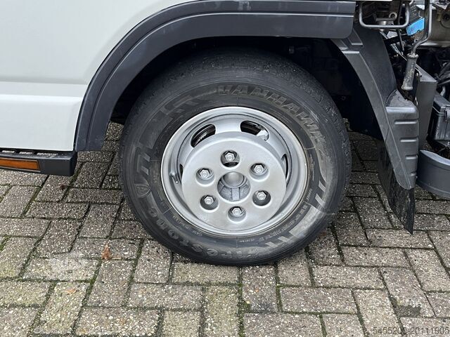 Veículo de recolha de resíduos Mitsubishi Canter 3S13 3.0 Automaat Veegvuilkipper zijlade...