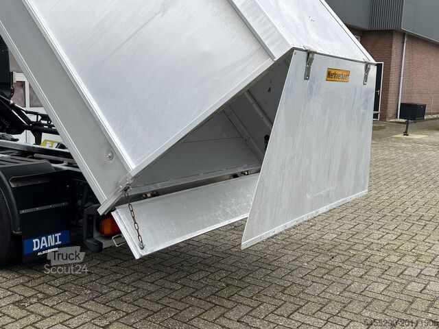 Veículo de recolha de resíduos Mitsubishi Canter 3S13 3.0 Automaat Veegvuilkipper zijlade...