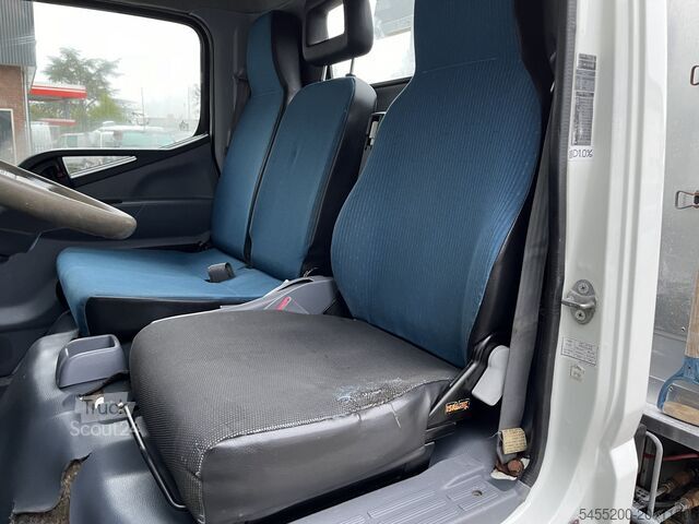 Veículo de recolha de resíduos Mitsubishi Canter 3S13 3.0 Automaat Veegvuilkipper zijlade...