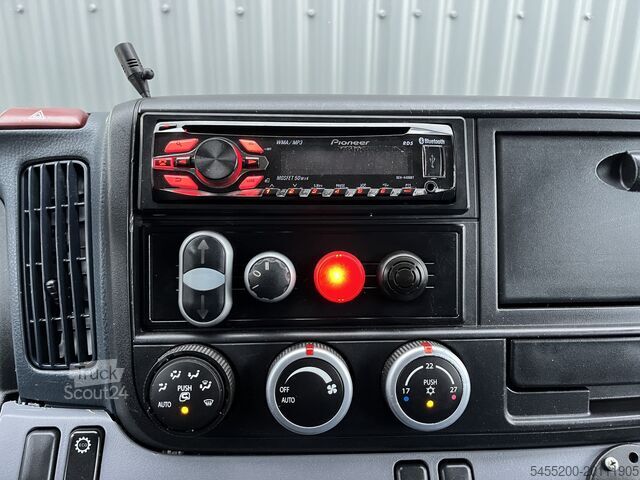 Veículo de recolha de resíduos Mitsubishi Canter 3S13 3.0 Automaat Veegvuilkipper zijlade...