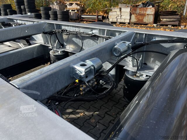 Priklopnik z menjalnim šasijem Möslein BDF  Tandem- BDF- Wechselanhänger mit Ladebordwand