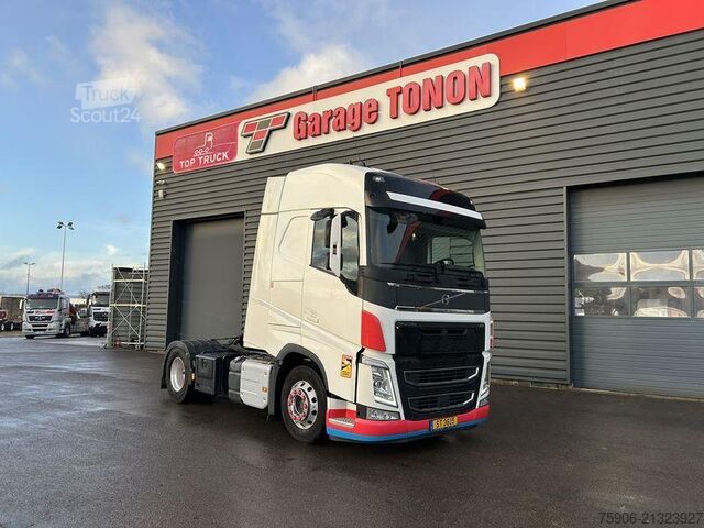 Standard tractor unit Volvo FH